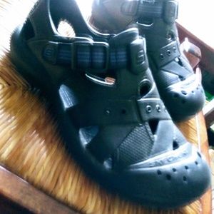 Womens Sketchers Size 9 Athletic Crocs Shoes